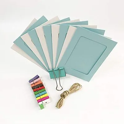 Productafbeelding van PromoHome® Set van 10 papieren fotolijstjes met kleurrijke houten klemmetjes en touw - 15 x 11,5 cm - Blauw en wit