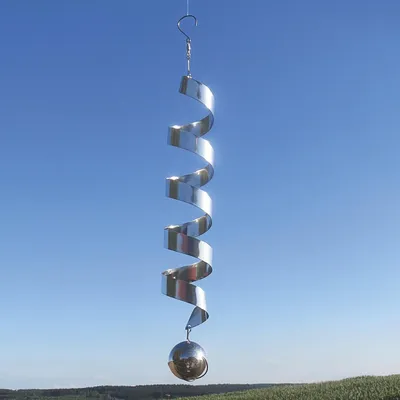 Immagine prodotto di Campanello a vento da appendere, modello "Spirale", con sfera in acciaio inossidabile.