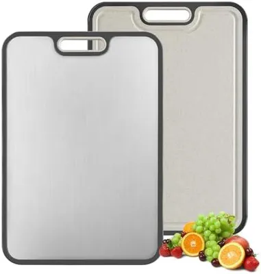 Produktbild von Titan Schneidebrett 2-in-1: Hygienisches Küchenbrett (Titan & PP) – Nie wieder Schimmel – Kratzfestes Cutting Board Titanium mit Saftrille – Messerfreundliche Metallplatte, Leicht & Spülmaschinenfest