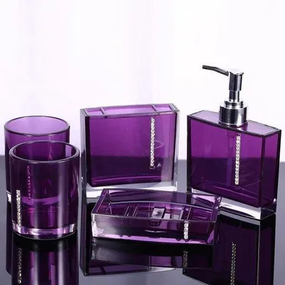 Produktbild von 5-teiliges Set aus Acryl-Badezimmeraccessoires – Lila – Zahnbürstenhalter und Seifenschale.