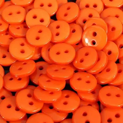 Productafbeelding van 100 Stuks Oranjeronde Naaiknopen van Kunststof 12,5 mm met 4-gatsdesign