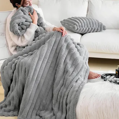 Produktbild von OKWISH Wohndecke Kuscheldecke Überwurfdecke Decke Sofa Sofaüberwurf Sofadecke Couch 150x200cm Flanell Couchdecke Flauschig Blanket Warm Dicke Weich
