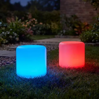 Produktbild von 2er-Set Moderne LED Solar Zylindrische Tischlampe & Gartenleuchte mit Erdspiess, RGBW Farbwechsel, USB aufladbar, IP44 wetterfest