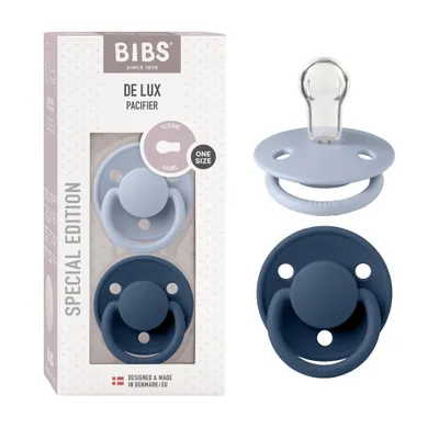 Imagen del producto de BIBS De Lux, set de 2 chupetes, sin BPA, tetina con forma de cereza. Fabricado en silicona, Dinamarca. Talla única (0-36 meses), color azul grisáceo / azul acero