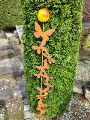 Produktbild von Edelrost Gartenstecker Schmetterlingsband, mit Glaskugel