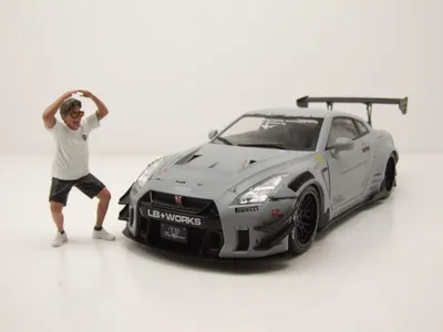 Obrázek produktu pro Solido model auta v měřítku 1:18 Nissan GT-R (R35) šedý s figurkou American Diorama 2024 S1805821