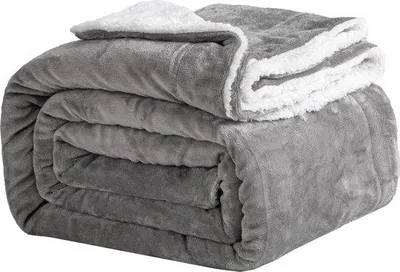 Produktbild von Unyqoos® Kuscheldecke 130 x 150 cm – doppelseitiges Flanell & Sherpa (je 220 GSM), warmes Sofa-Plaid, weich, grau