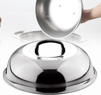 Zdjęcie produktu dla Okrągła, rurkowa pokrywa do teppanyaki ze stali nierdzewnej z uchwytem – do smażenia, gotowania na parze i grillowania – 34 cm.