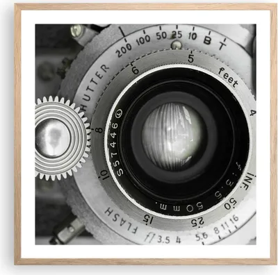 Produktbild von Gerahmtes Poster - Rahmen in heller Eiche - Objektiv Schwarzweiß Vintage - 60x60 cm - Wand Bild - Wanddeko - Wandbilder - Kunstposter - Wandposter - Bilderrahmen - Bilder - P2NAC60x60-4631