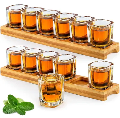 Image de Ensemble de 12 verres à liqueur avec support en bois