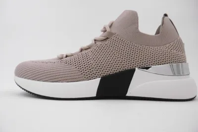 Produktbild von Schuh für den Alltag, mit zeitlosem Design und sorgfältiger Verarbeitung, Größe 40