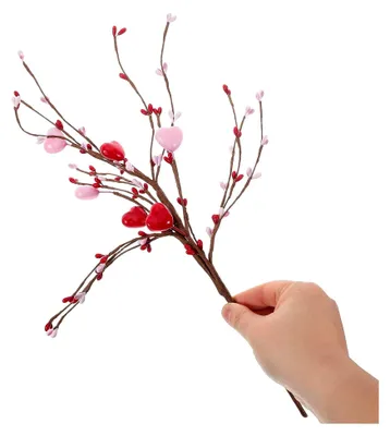 Produktbild von Herzförmiger Deko-Zweig aus Kunststoff mit Beeren für romantische Tischdekoration zum Valentinstag