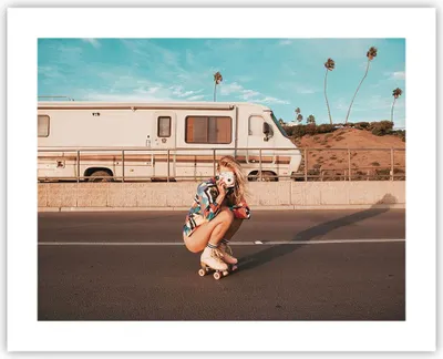 Produktbild von Poster - Poster ohne Rahmen - Reise Frau Rollschuhe - 50x40 cm - Wand Bild - Wanddeko - Wandbilder - Kunstposter - Wandposter - Bilder - Kunstdruck - Wanddekoration - Wandbild - P2XAA50x40-5079