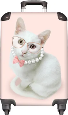 Obrázek produktu pro NoBoringSuitcases.com® Kufry Carry-on Trolley Trolley Malý cestovní kufr na 4 kolečkách - Cat - Pearls - Glasses - Pink - Cabin Size < 55x40x23 cm & 55x40x20 cm - Foto kufr - Cabin Suitcase - Board Luggage - Dětský kufr - Dětský vozík.