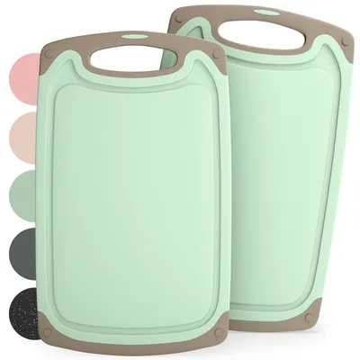 Produktbild von Blumtal Schneidebrett Kunststoff 40x24,5 cm 2er Set - Schneidebretter + Saftrillen & Griff - BPA frei- Gruen
