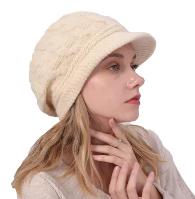 Immagine prodotto di Berretto da donna in maglia, tipo basco con visiera, color beige, berretto invernale foderato
