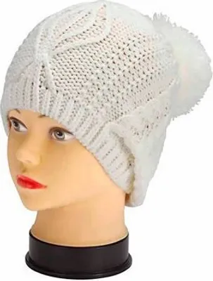 Produktbild von Trendige Strickmütze in weiß grob gestrickt mit Bommel