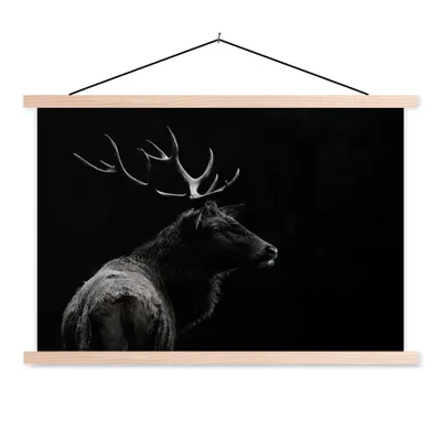 Produktbild von MuchoWow® Textilposter Hirsch - Schwarz - Porträt - Geweih - Tiere 60x40 cm mit holzfarbenen Rahmen - Bilder