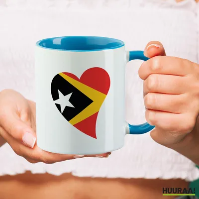 Produktbild von Huuraa Kaffeetasse Osttimor Flagge Herz 330ml Blau Keramik Kaffeebecher Geschenkidee
