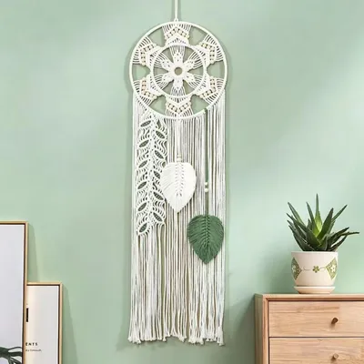 Immagine prodotto di Tappeto da parete intrecciato a mano in corda di cotone, stile bohémien con decorazioni in macramè, frange, perline di legno e dettagli a forma di foglie, 90 cm, verde chiaro