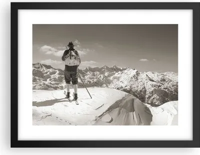 Produktbild von Gerahmtes Poster - Schwarzer Rahmen - Skifahrer Bayern Sepia - 40x30 cm - Wand Bild - Wanddeko - Wandbilder - Kunstposter - Wandposter - Bilderrahmen - Bilder - Kunstdruck - Wandbild - P2BAA40x30-4192