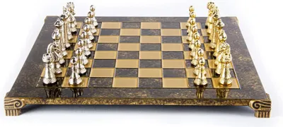 Obrázok produktu pre Klasická šachová súprava Staunton z kovu – figúrky v zlatej a striebornej farbe s bronzovou šachovnicou 44 x 44 cm