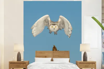 Produktbild von MuchoWow® Fototapete für Wohnzimmer oder Schlafzimmer Wandtapete Vinyl Motivtapete Schneeeule fliegt von einem Baumstamm weg - 180x220 cm - Tapezierpapier
