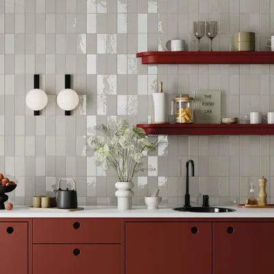 Imagen del producto de CASA39. Gres porcelánico de color sólido, gris. Dimensiones: 7,5 x 15 cm. Marcas: La Fabbrica, Ava, Grooves
