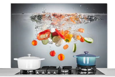 Obrázok produktu pre KitchenYeah® Kuchynský splashback - kuchynský splashback - ochrana steny sporáka a drezu - zelenina - voda - uhorka 120x80 - hliníkový dibond (alternatíva skleneného splashbacku) - tepelne odolný - splashback na sporák