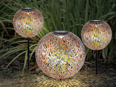 Produktbild von LED Rauchglas Solarkugeln 3er Set für den Garten 20 und 30cm Erdspieß Dekokugeln