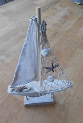 Produktbild von Segelboot Segelschiff mit Takelage. Maritimes Deko-Objekt Holz natur 27 cm