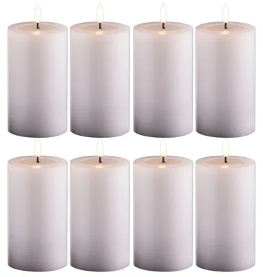 Zdjęcie produktu dla 8 sztuk średniej wielkości świec LED, białe, z timerem, średnica 7,5 cm, wysokość 12,5 cm - wymagane 2 baterie AA. Świeca LED imitująca prawdziwą świecę z efektem migotania, świeca LED bez płomienia - oświetlenie świąteczne