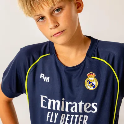 Immagine prodotto di Divisa trasferta Real Madrid 25/26 per bambini - taglia 152 / 12 anni - Stagione 2025/2026 - Divisa trasferta Real Madrid kids - Prodotto ufficiale per tifosi