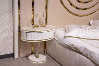 Produktbild von Schlafzimmer Set Luxus Bett 2x Nachttisch Kleiderschrank Kommode mit Spegel 5tlg
