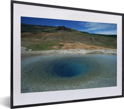 Produktbild von MuchoWow® MuchoWow® Gerahmtes Poster Der goldene Kreis in Island am Geysir mit dunkelblauem Wasser 40x30 cm - Poster mit zchwarzem Bilderrahmen - Bilderrahmen - Poster im Rahmen