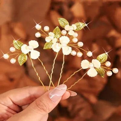 Productafbeelding van Gouden haarspelden met bladeren, bloemen en parels, geschikt voor bruiden, bruidsmeisjes en gasten (3 stuks)