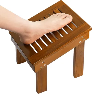 Produktbild von Duschfußhocker zum Rasieren der Beine - Duschfußstütze Holz - Robuster Badezimmertritt