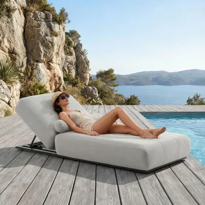 Produktbild von Sonnenliege TROPEA, gepolstert mit verstellbarem Kopfteil, Hellgrau - Outdoor Liege für Terrasse und Pool, wetterfeste Relaxliege aus Aluminium inklusive Abdeckhaube [max. Belastbarkeit 200 kg]