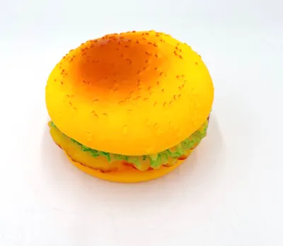 Produktbild von Hundespielzeug quietschender Hamburger 9cm