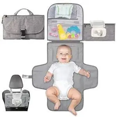 Produktbild von Portable Wickelmatte mit Feuchttuchfach – wasserdicht & kompakt, Baby Geschenk für Jungen & Mädchen (grau)