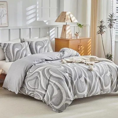 Zdjęcie produktu dla Zestaw pościeli Ibzoa® 200x200 cm – mikrofibra, szary z geometrycznym wzorem, 3-elementowy (1x poszwa na kołdrę + 2x poszewki na poduszki 80x80 cm, z zamkiem błyskawicznym)