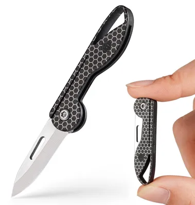 Immagine prodotto di Coltello tascabile pieghevole Mini, lama in acciaio 7Cr17Mov, manico in titanio TC4, finitura nera, lama a forma di esagono, lunghezza lama: 3 cm
