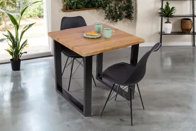 Produktbild von Esstisch Baumkante Holz-Optik Wildeiche 80 x 80 U-Gestell schwarz JOSY, KI-generiertes Bild