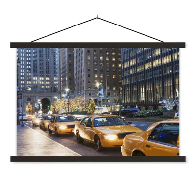 Produktbild von MuchoWow® Textilposter New York - Taxi - Nacht 90x60 cm mit schwarzem Rahmen - Aufhängungssatz
