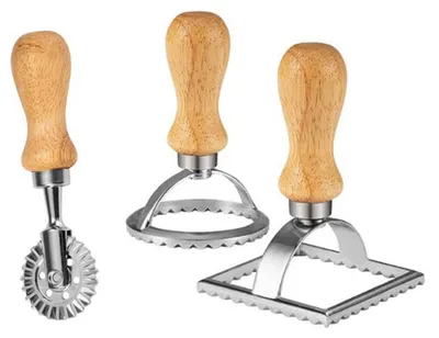 Obrázek produktu pro Kráječ na ravioli s dřevěnou rukojetí, 1 kus, vroubkované kolečko pro přesné krájení, ideální na domácí ravioli a knedlíky