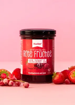 Produktbild von Xucker Fruchtaufstrich Rote Früchte (74 % Frucht), zuckerarmer Fruchtaufstrich mit Xylit, 220 g