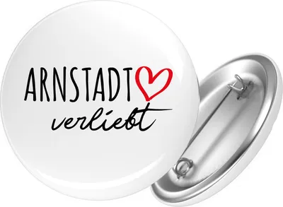 Produktbild von Huuraa Button Arnstadt verliebt 59mm rund mit Sicherheitsnadel Ansteckbutton Geschenkidee