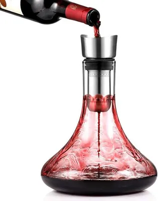 Obrázek produktu pro Karafka na víno Unyqoos® z bezolovnatého křišťálového skla, objem 1800 ml – s integrovaným odvzdušňovačem a filtrem, bez kapání při nalévání, víko z nerezové oceli a silikonu