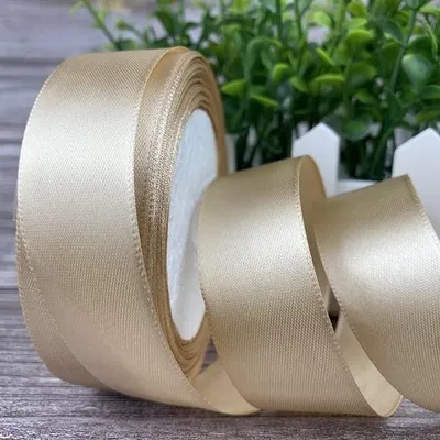 Produktbild von Set mit 25 Metern Satinband für Bastelarbeiten und Dekoration
