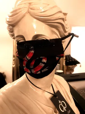 Produktbild von Casa Padrino Bling Bling Snakes Schwarz / Rot  - CP Maske mit schwarzen Glitzersteinen